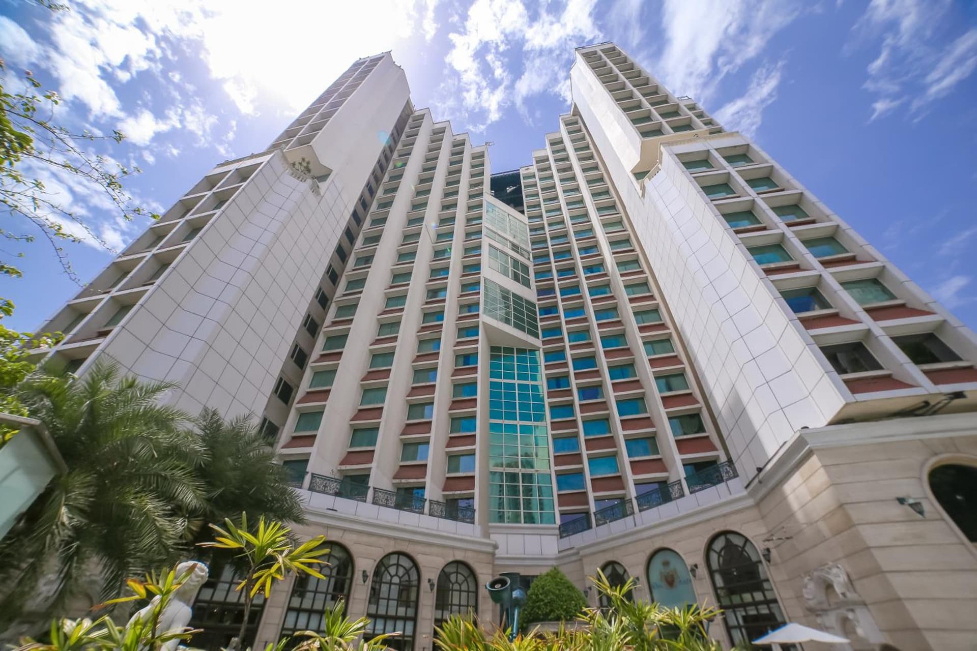 Hotel The Royal Plaza