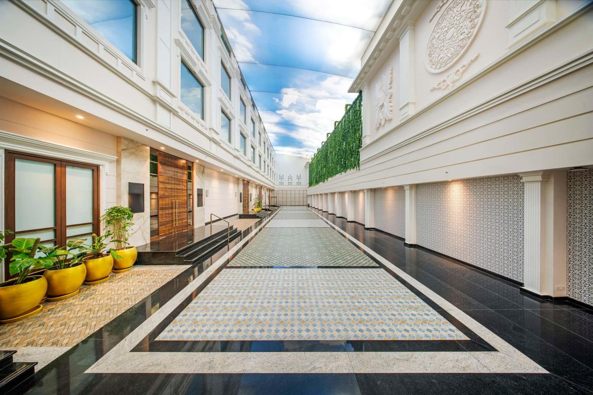 Radisson Blu Hotel & Suites GRT Chennai