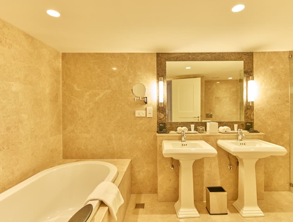 The Waverly Hotel & Residences