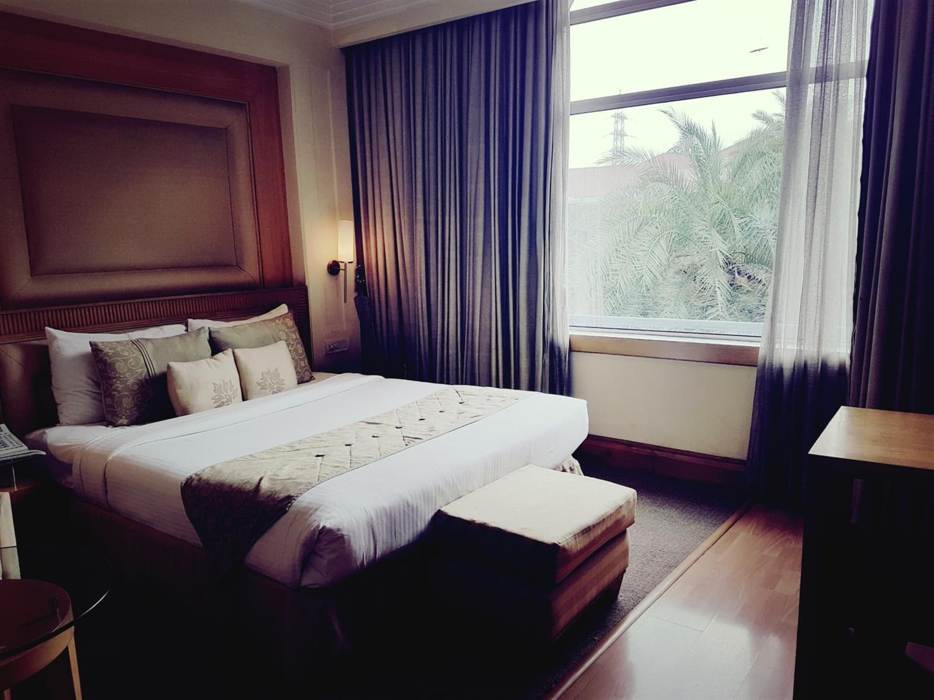 Club King Room