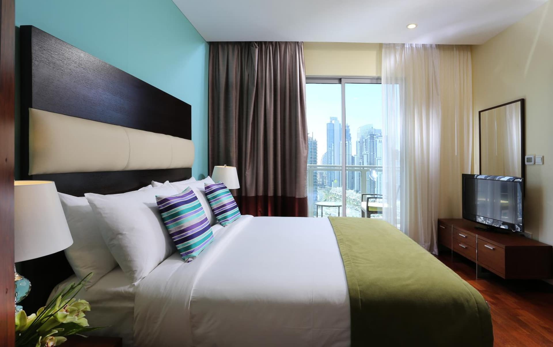 One Bed Room Downtown View