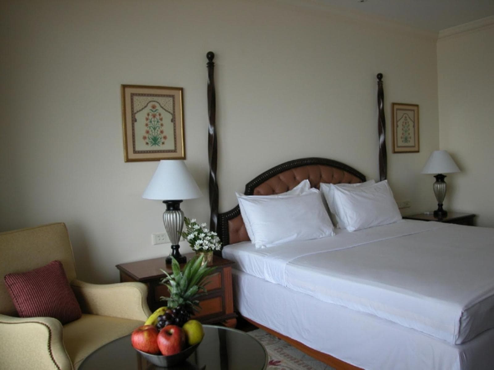 Deluxe Room City View King Bed At 35 Sq. Mt.