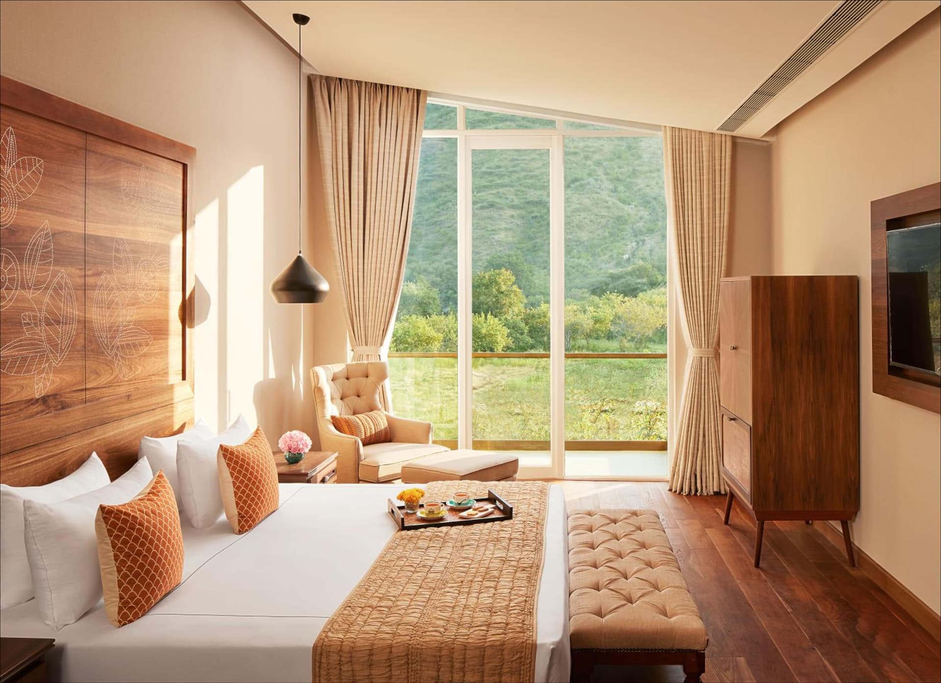 Deluxe Room with Garden View And Balcony Kind Bed