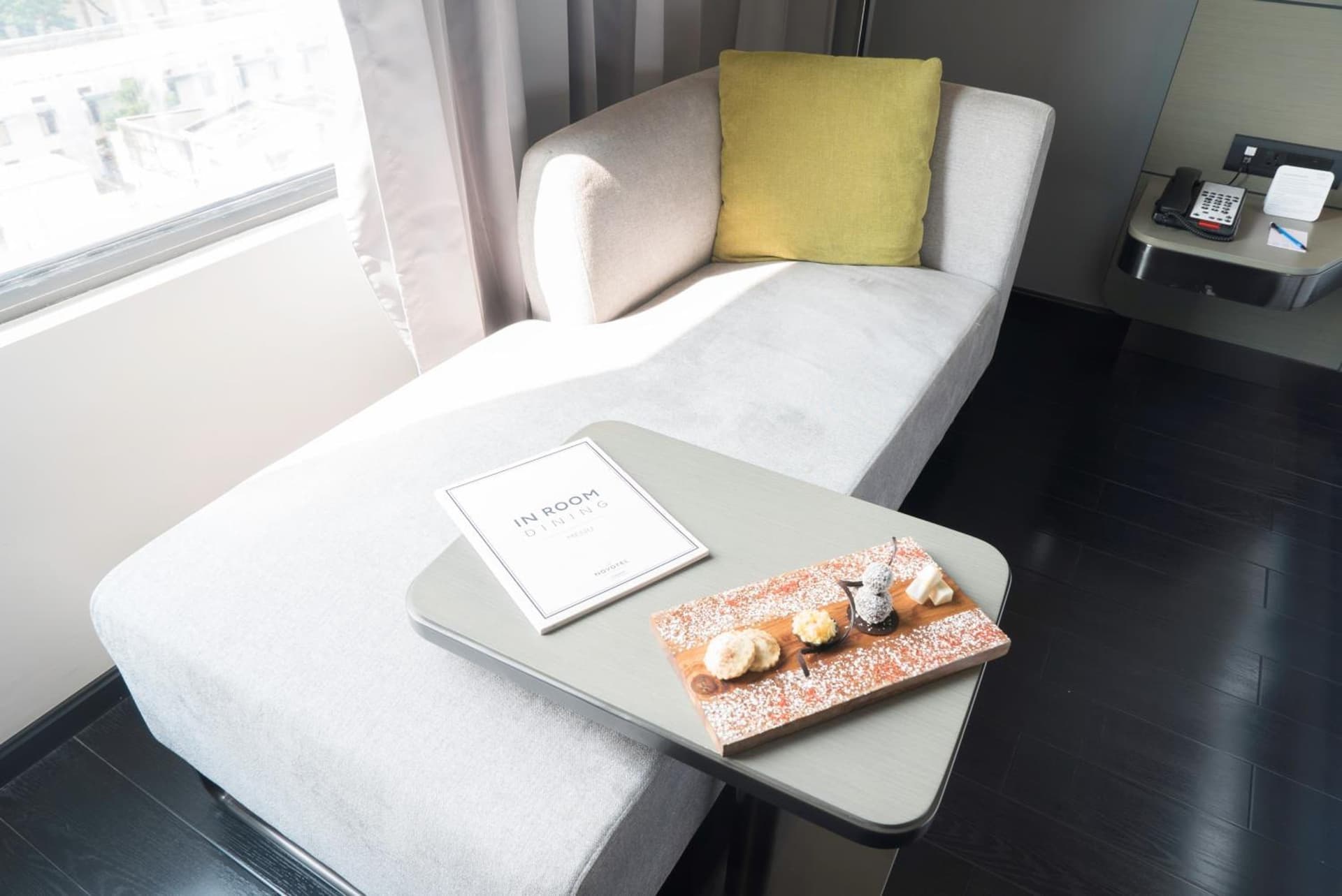 Premier Queen Room