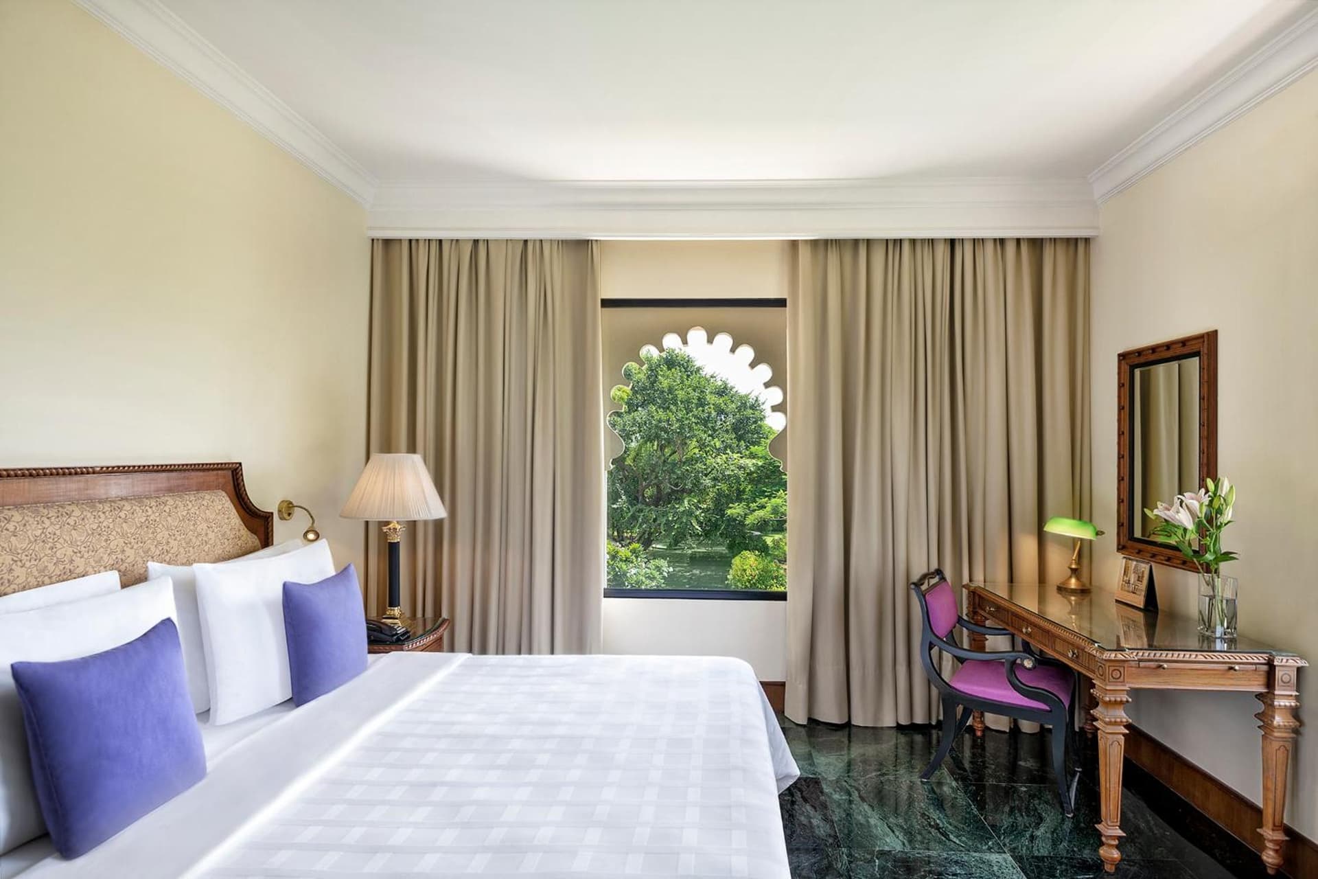 Deluxe Garden View Room King