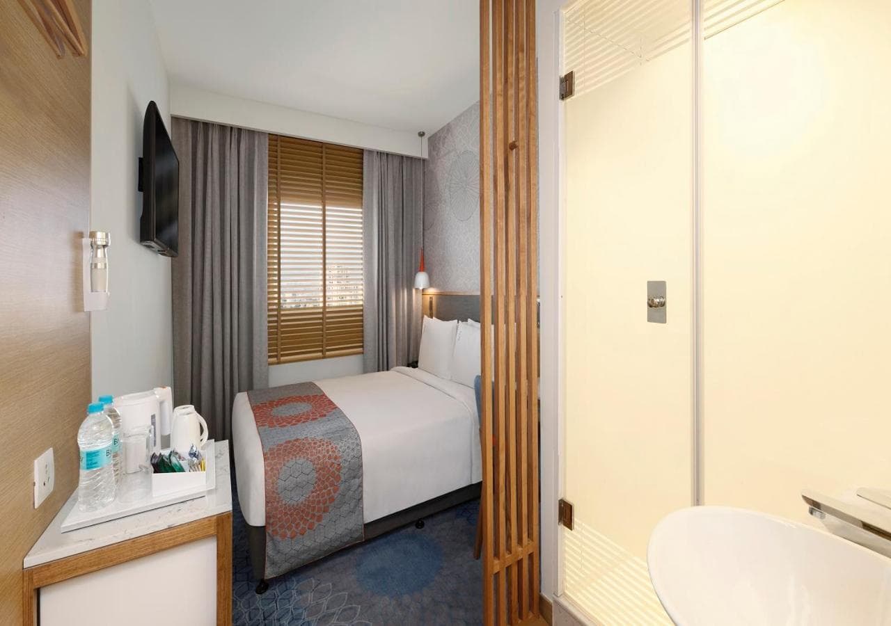 Standard Queen Room
