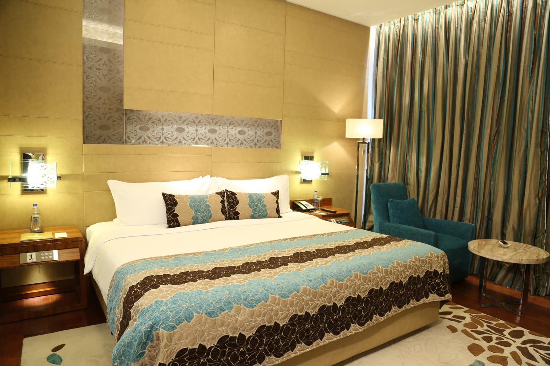 Superior Room King Bed with Bath Tub 1 King Bed