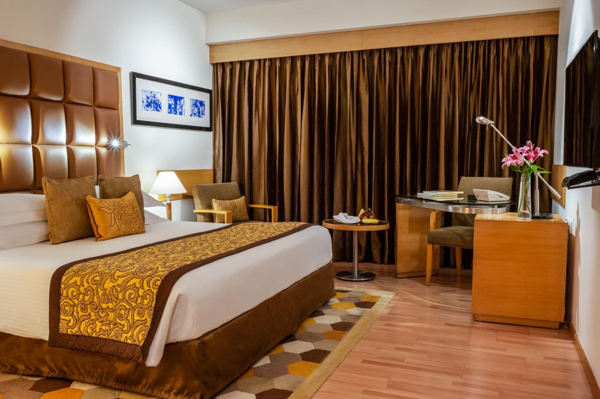 Club King Room