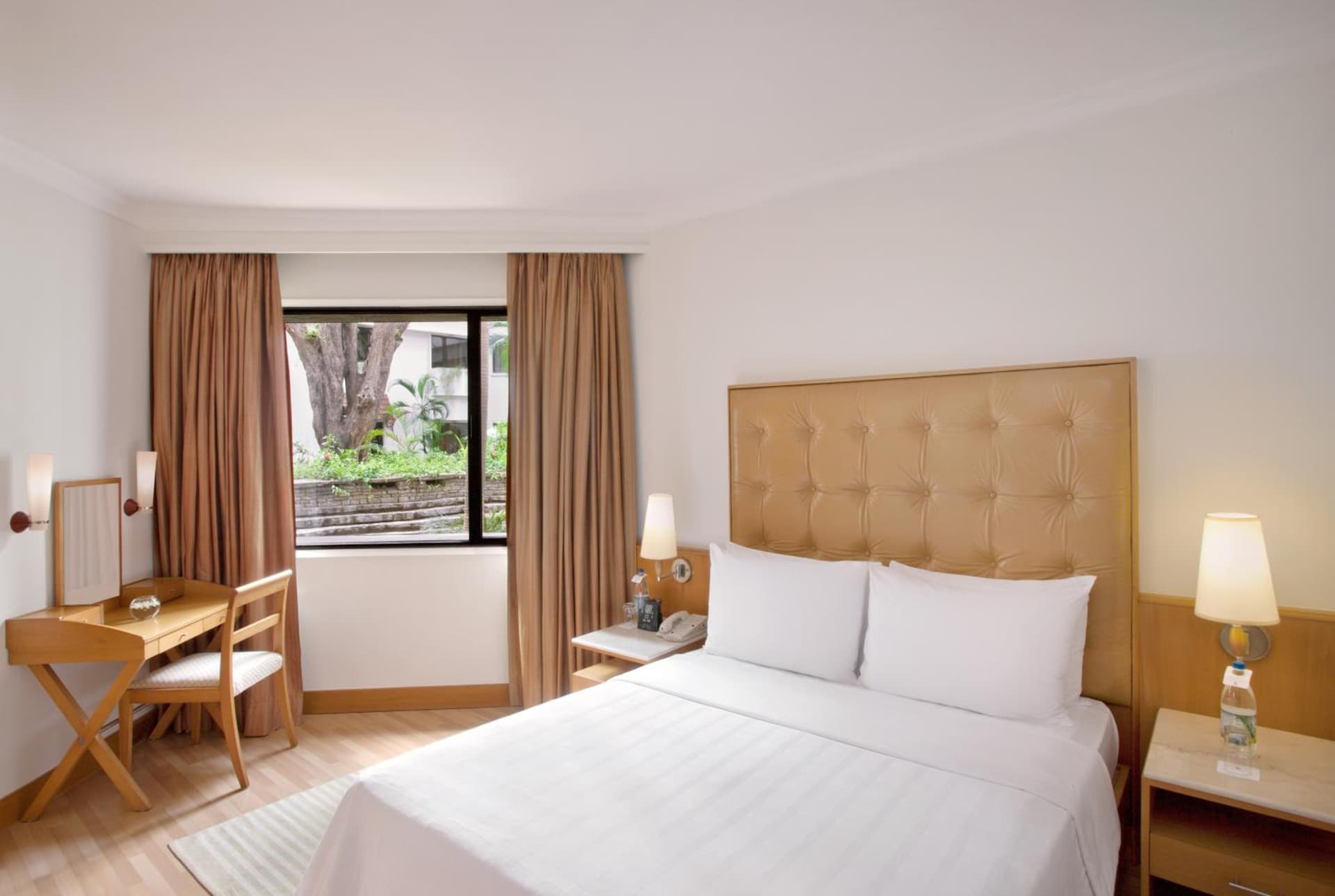 Club King Room