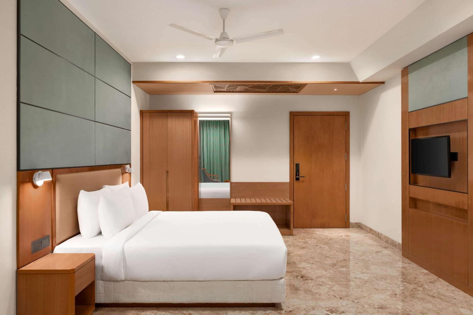 King Room with Mobility Accessible Roll In Shower Non Smoking