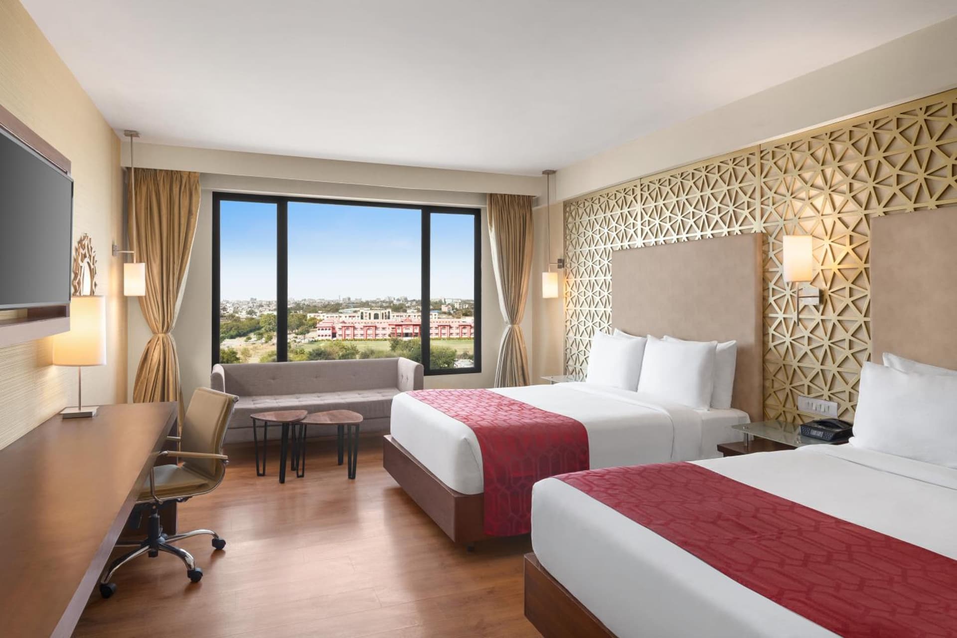 Club: 2 Queen Beds