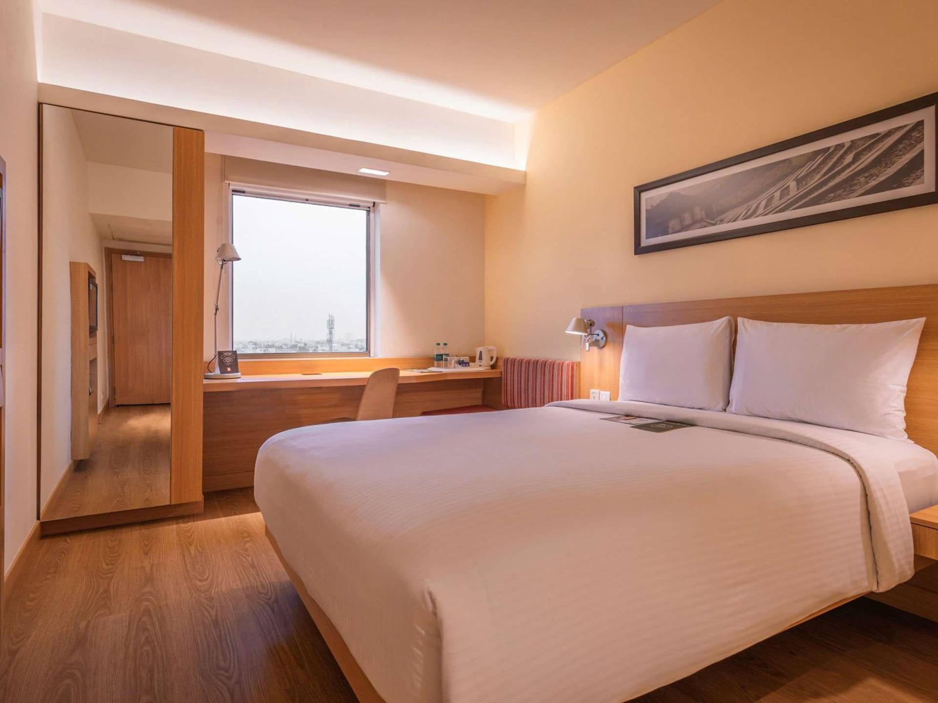 Standard Queen Room with Extra Benefits