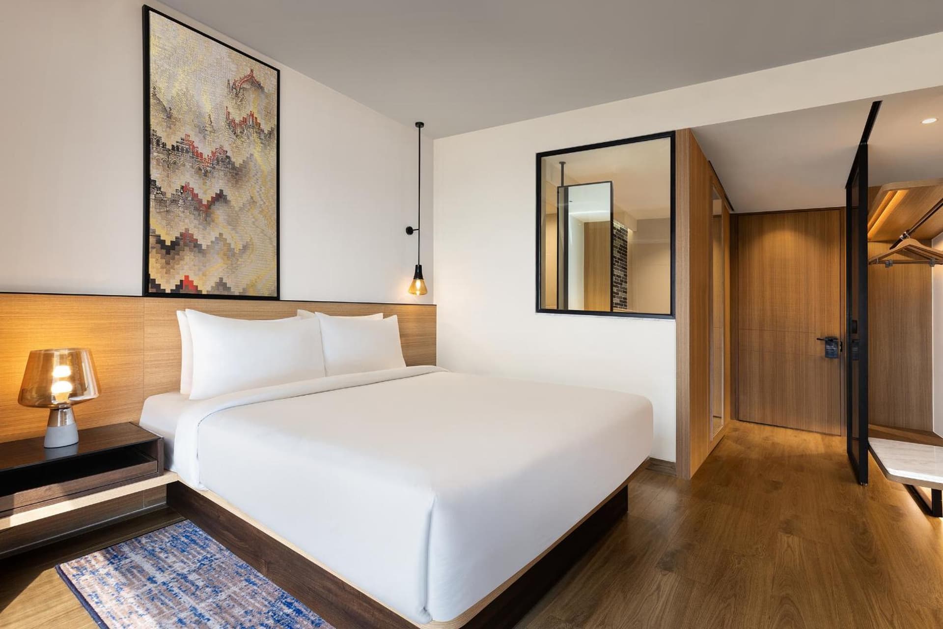 Deluxe Queen Garden View Room