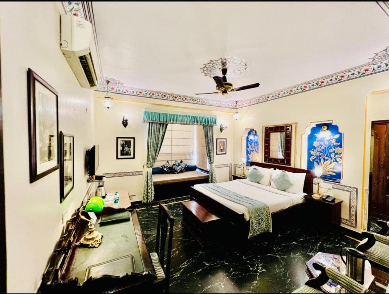 Royal King Or Twin Pool View Room