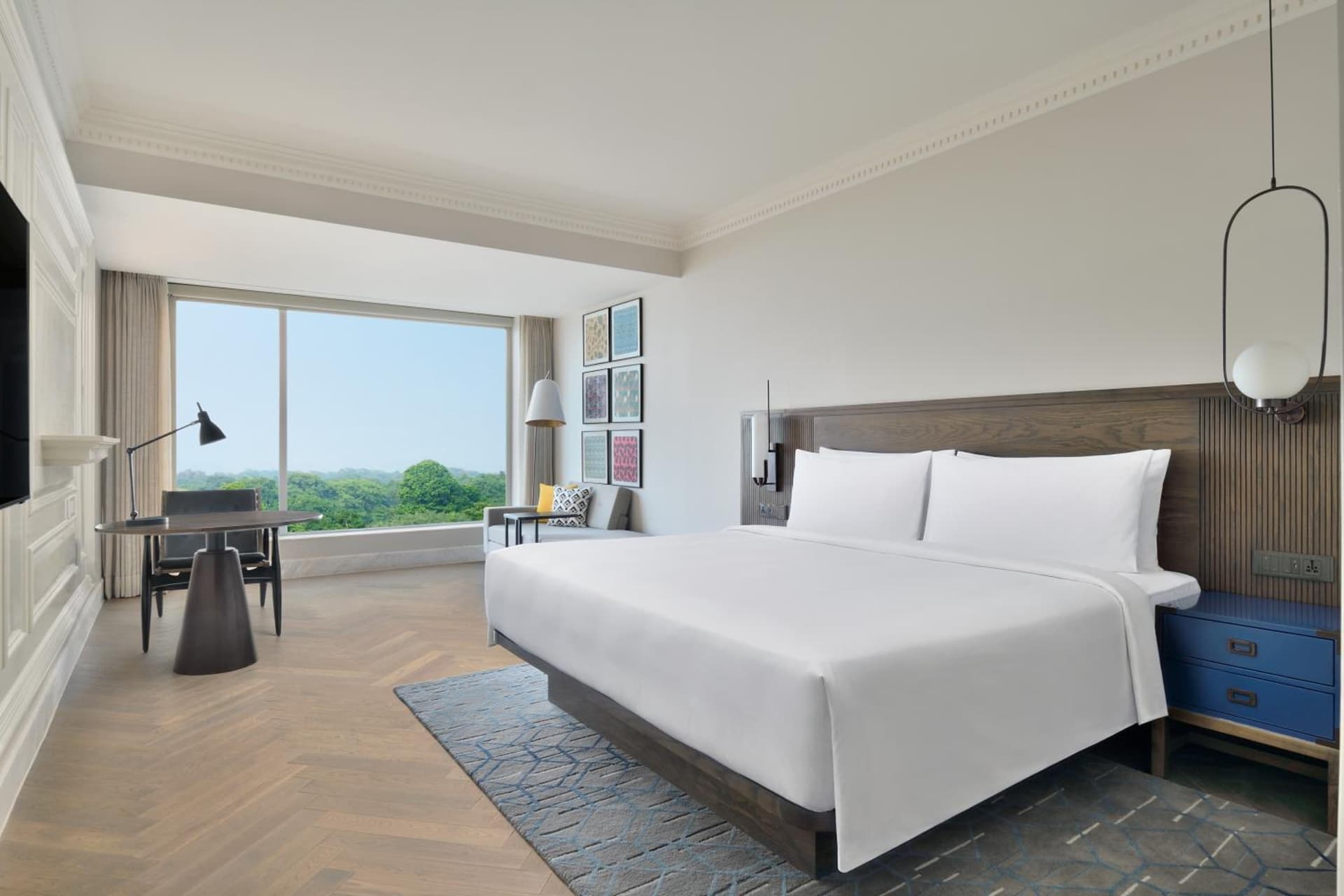 Deluxe King Room