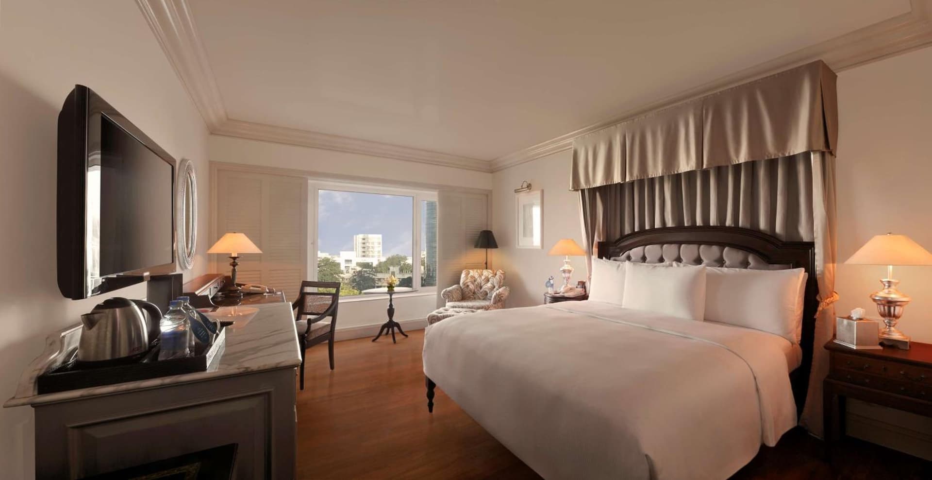 King Hilton Executive with Lounge Access
