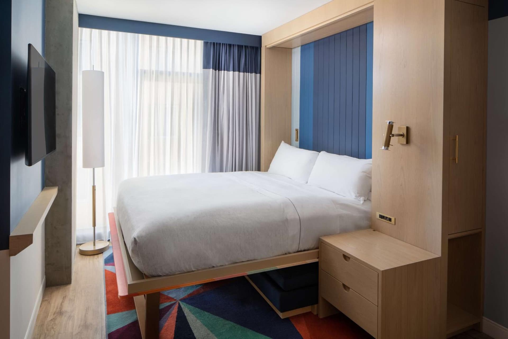 (Flex Room with Murphy Bed)