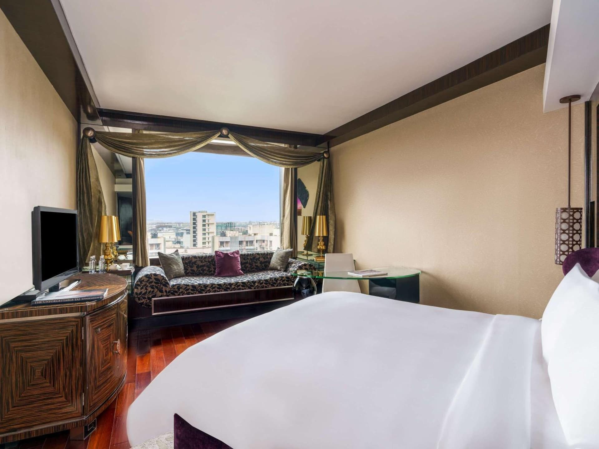 Club King Room