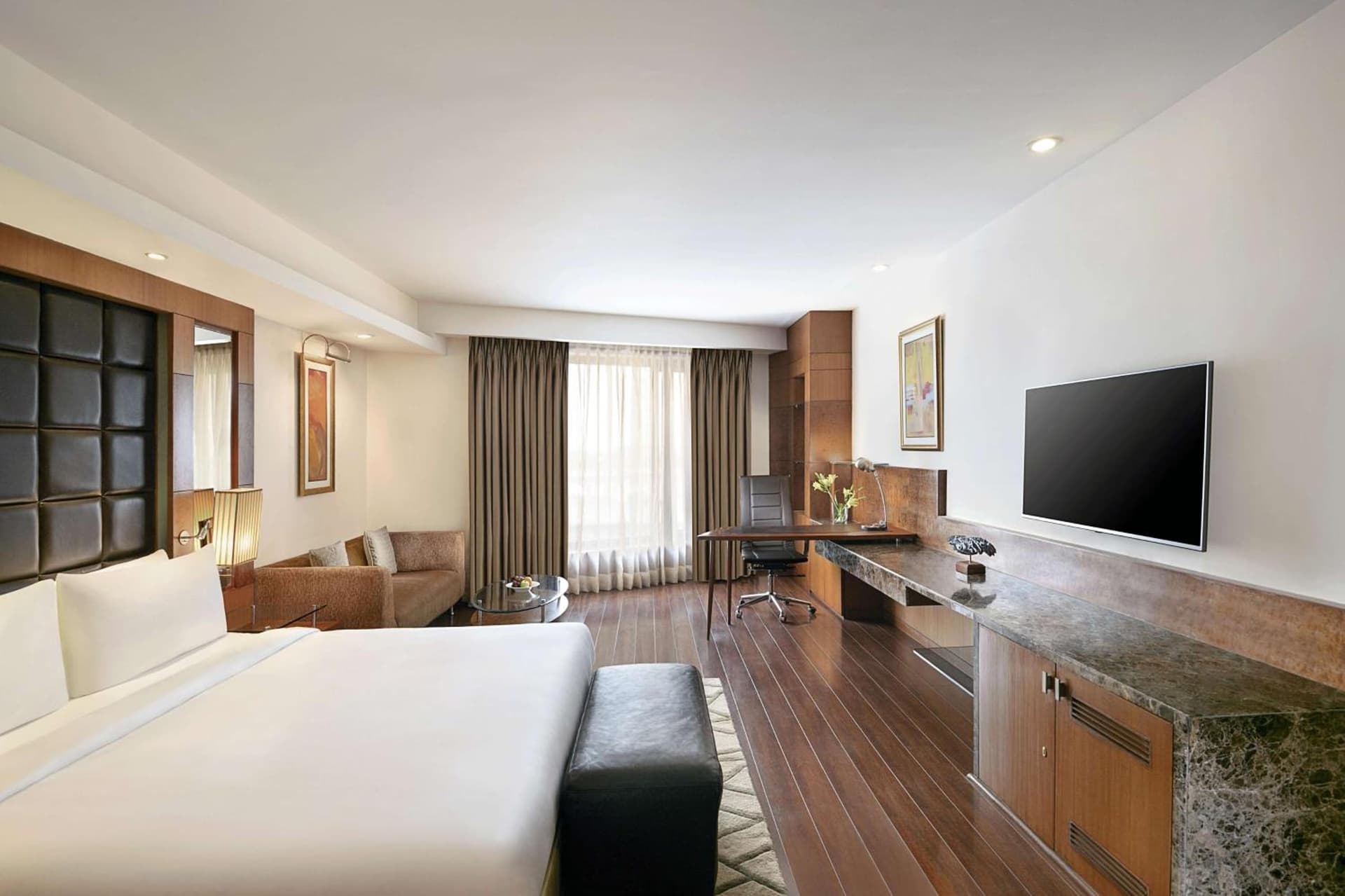 Business King Room