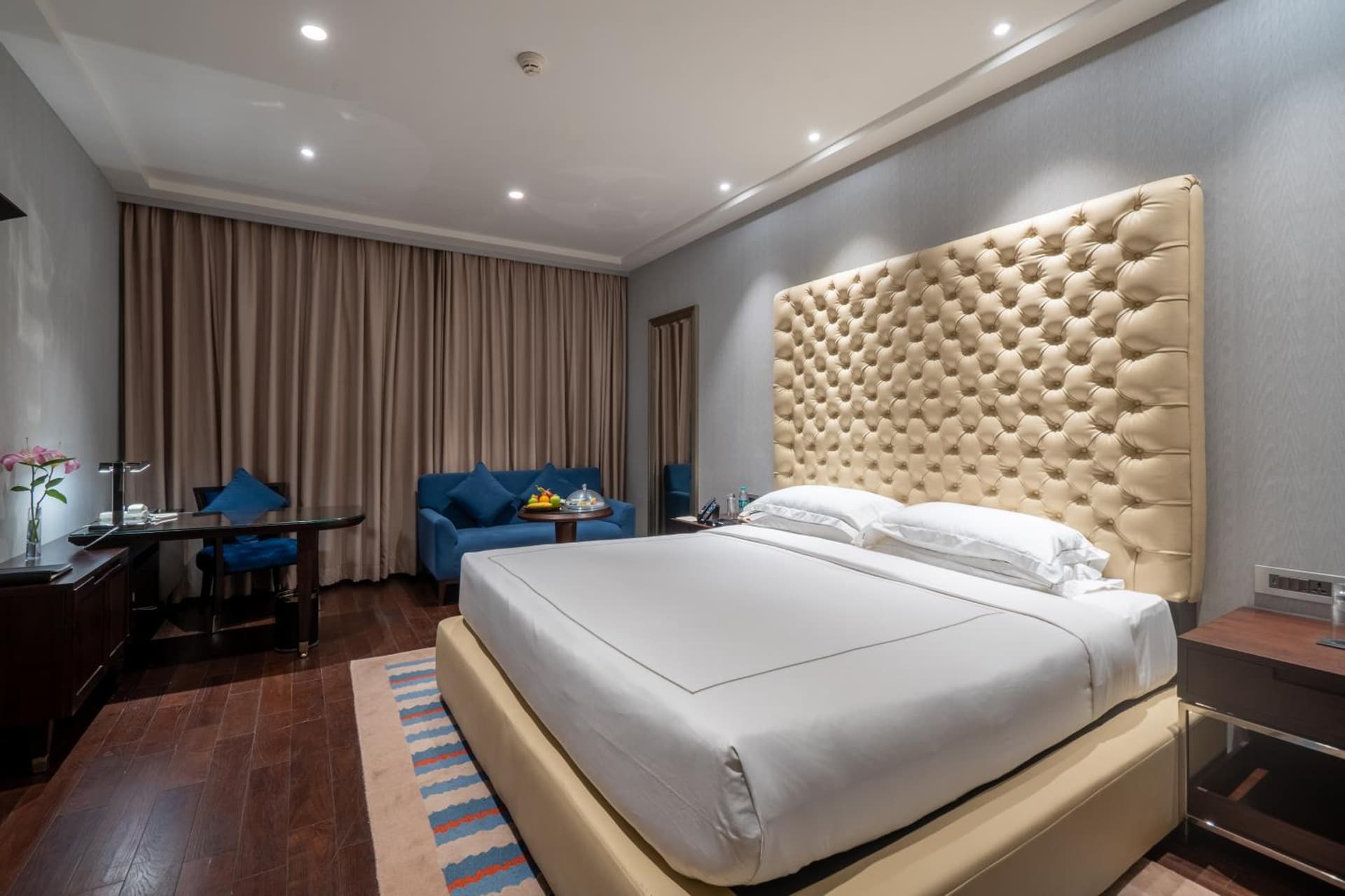 Premium King 1 King Bed