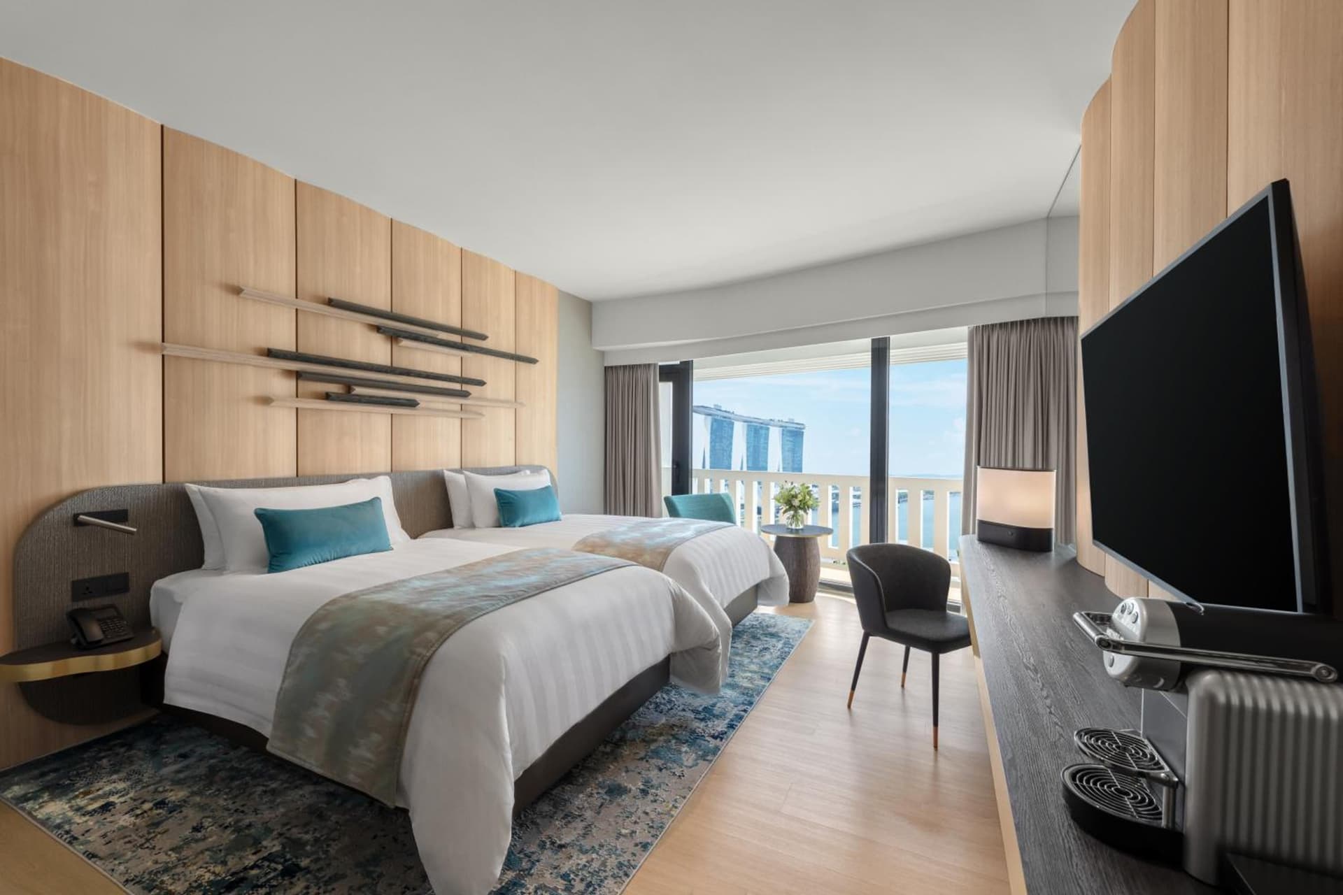 Signature Marina Bay Twin with Balcony