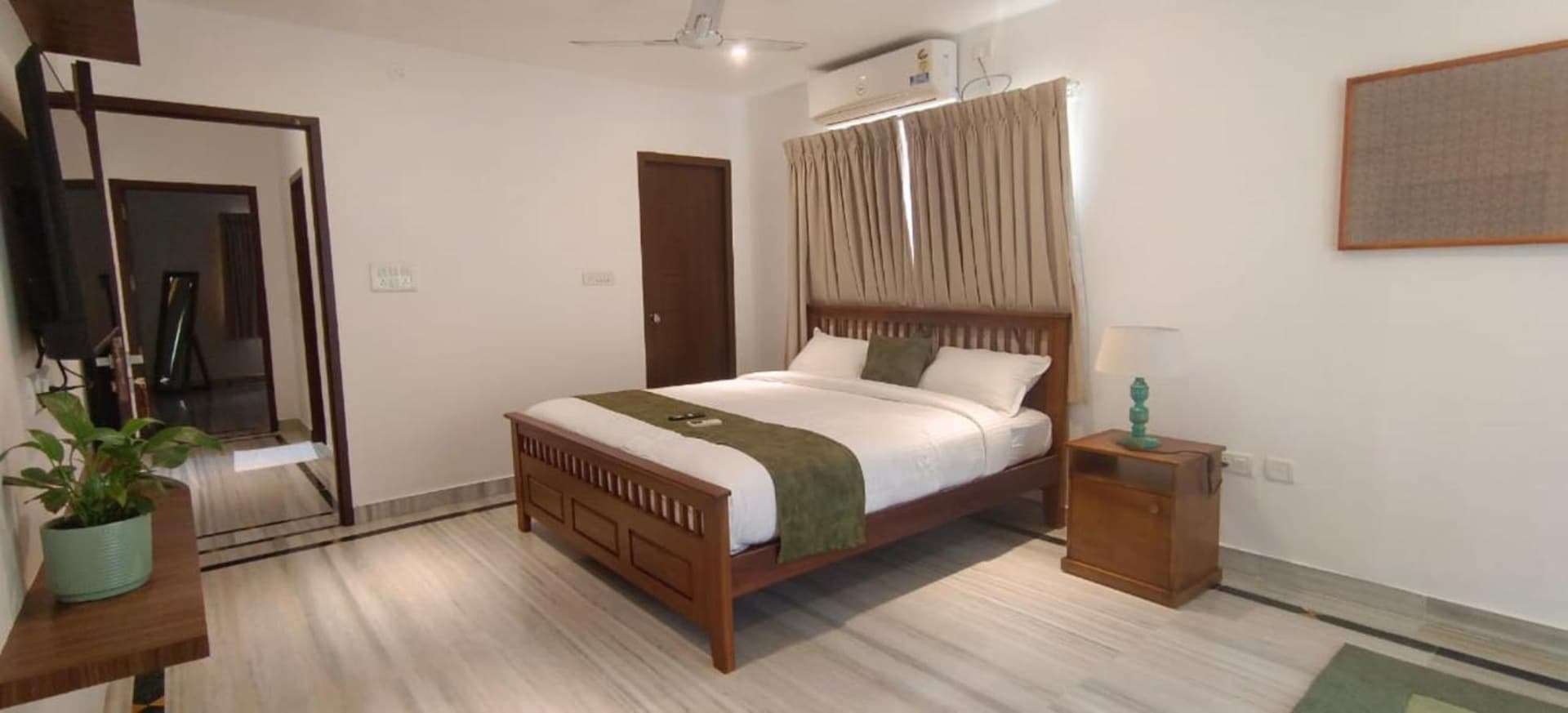 Standard Queen Room