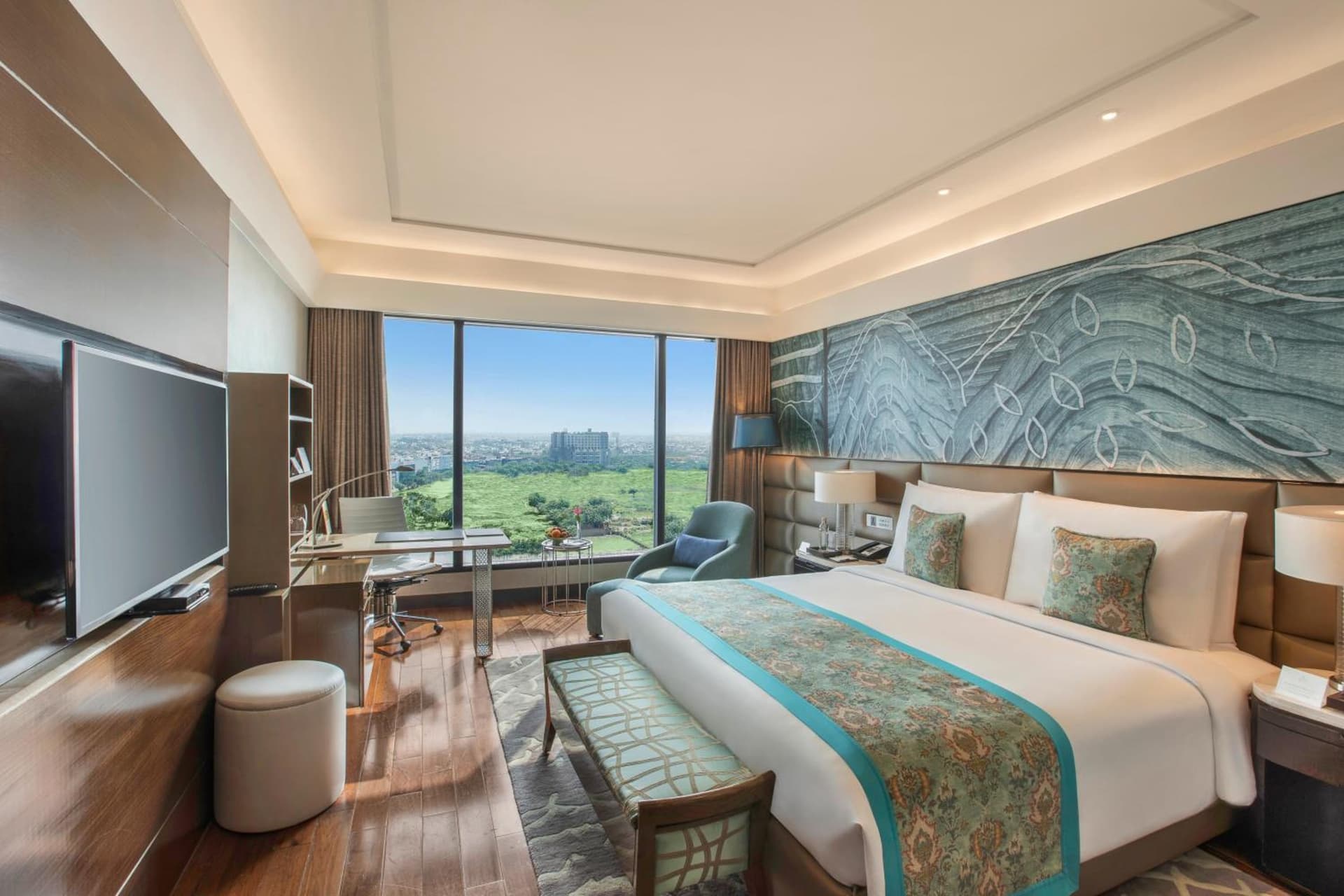 Club King Room