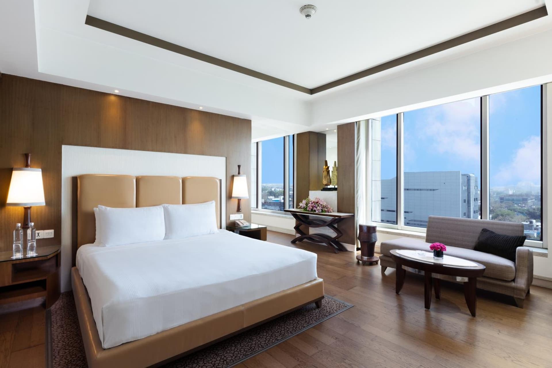 King Standard Top Floor Lounge Access