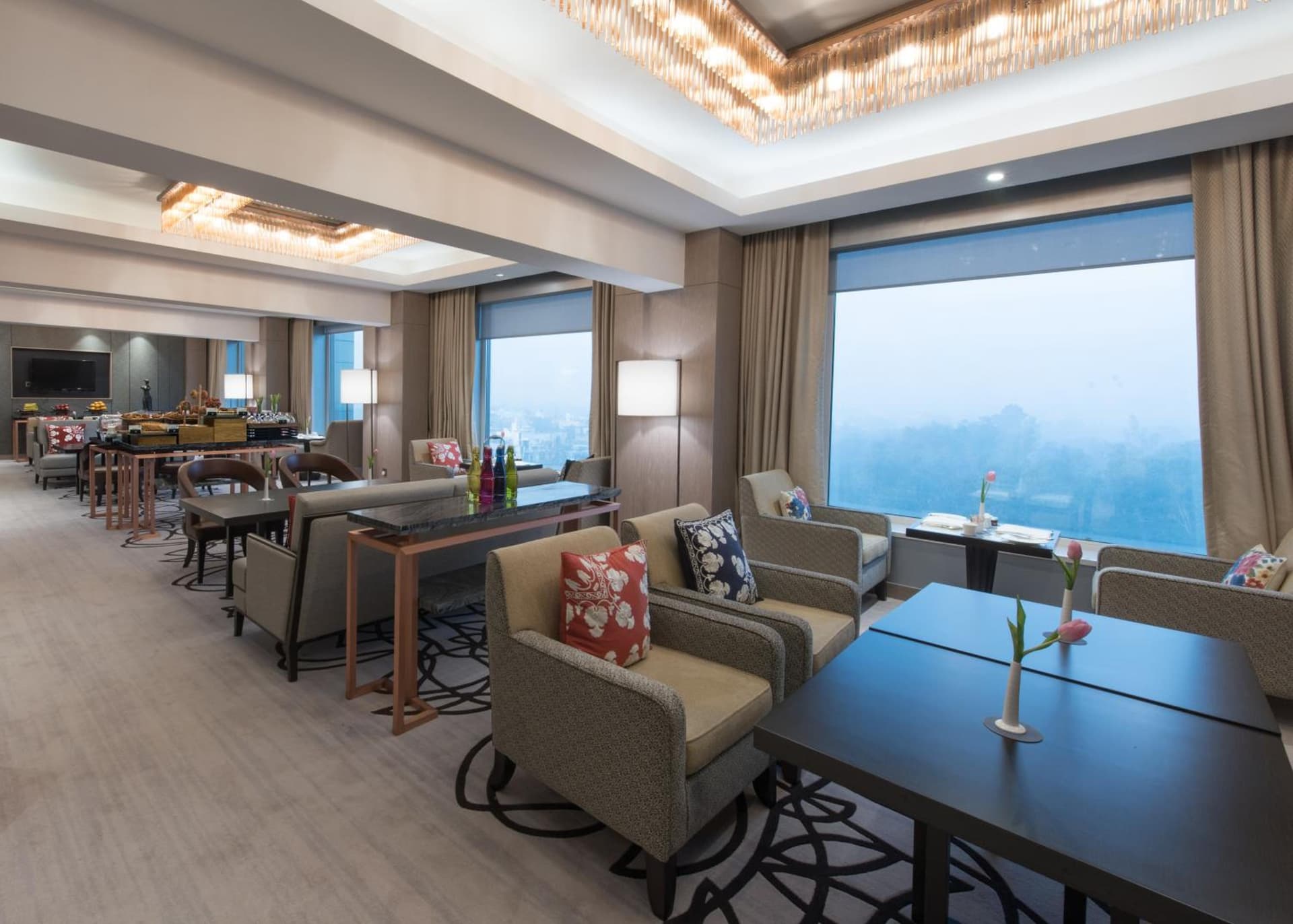 Club Queen Room