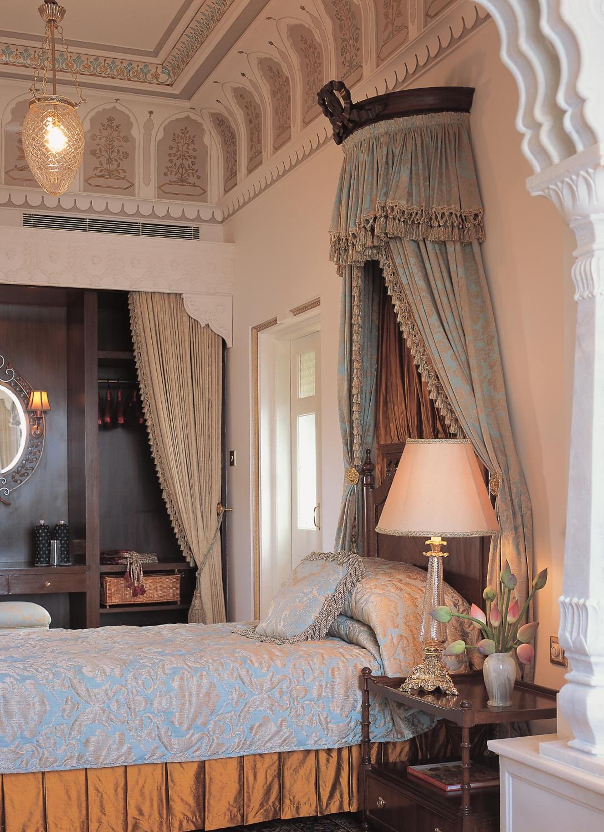 Royal Suite 1 Bedroom Lake View King Bed