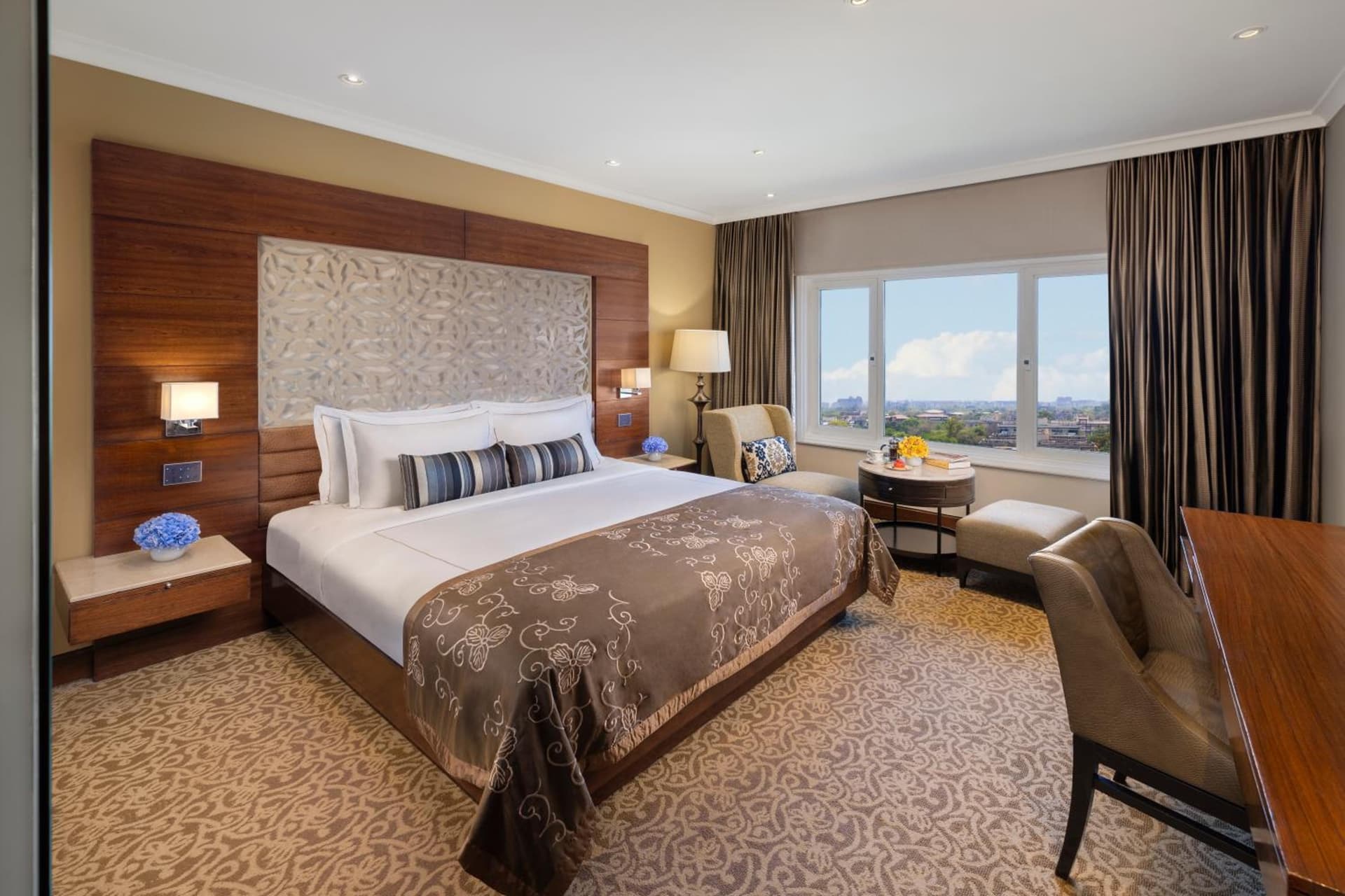 Club King Room