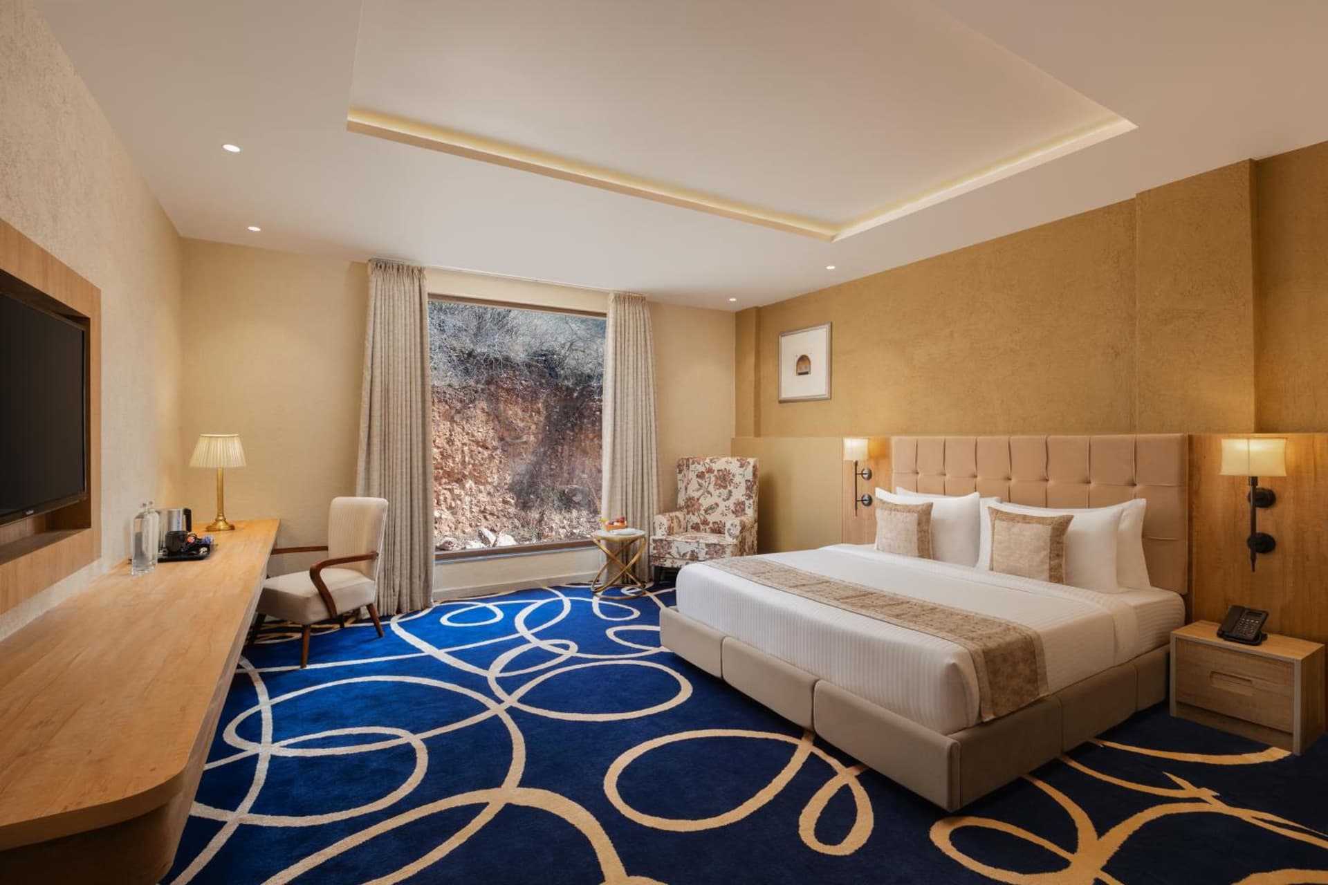 Deluxe Queen Room