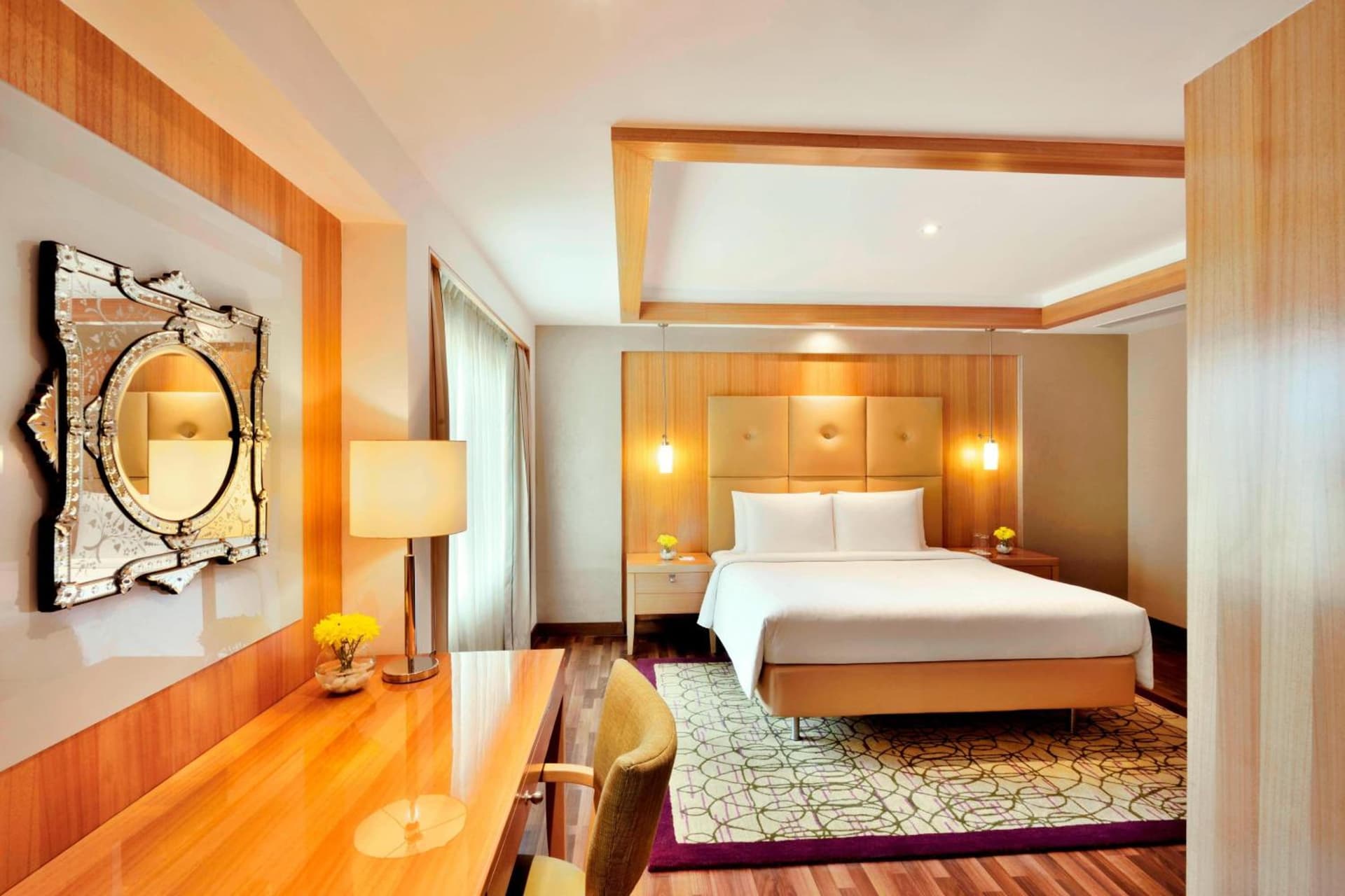 Club Queen Room