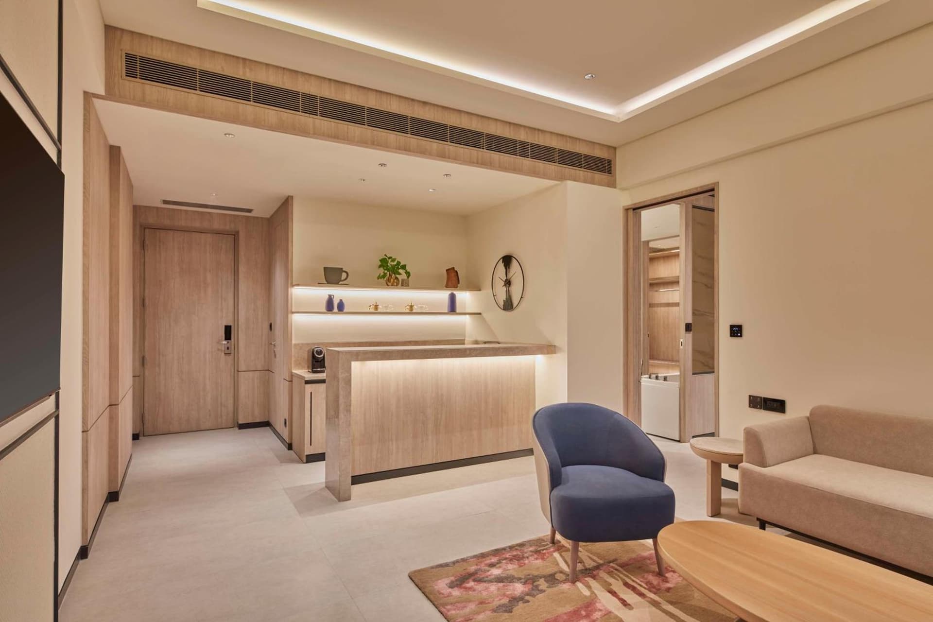 King Guest Room with Balcony