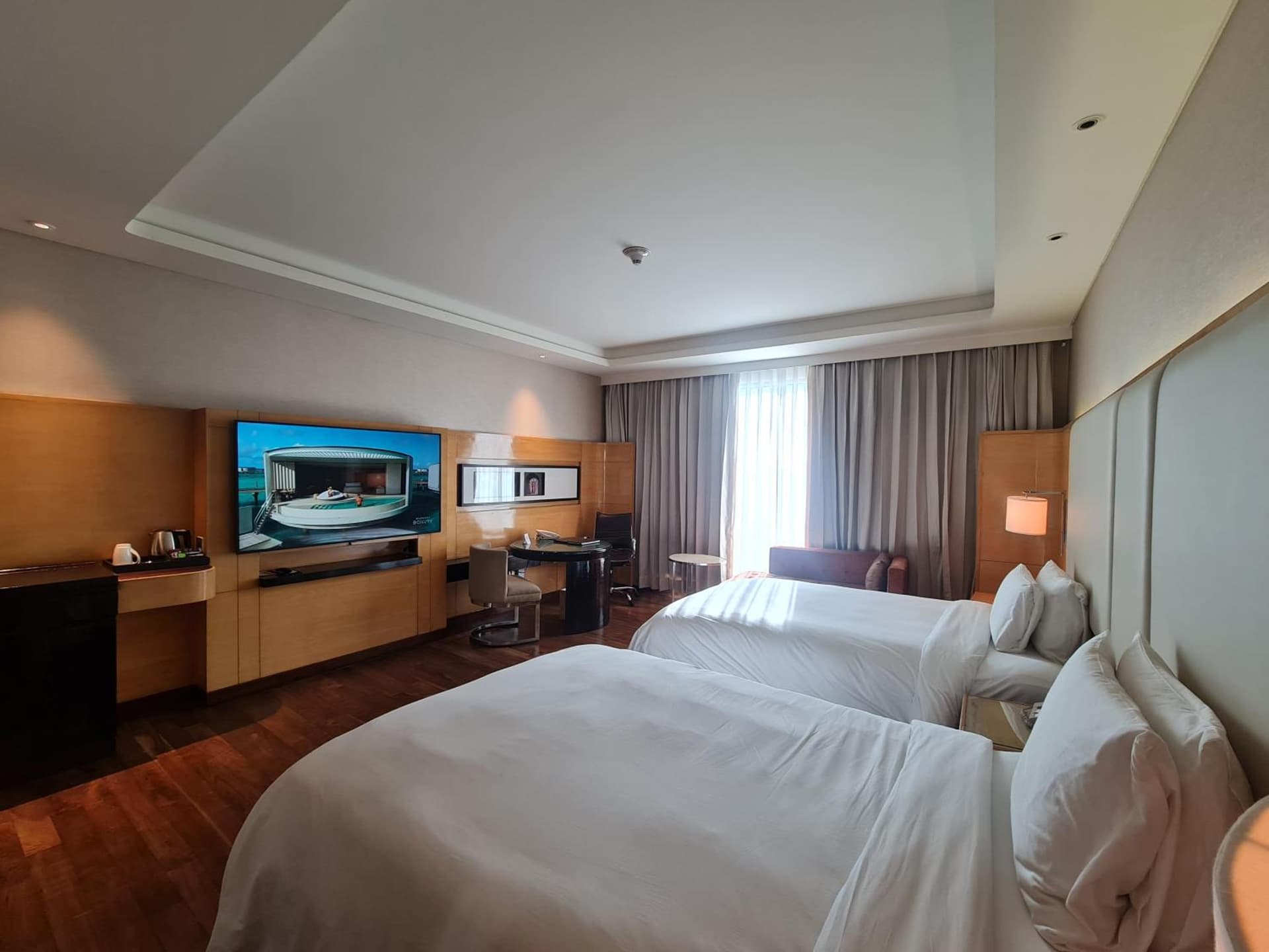Deluxe Twin with Bathtub 1 Twin Bed