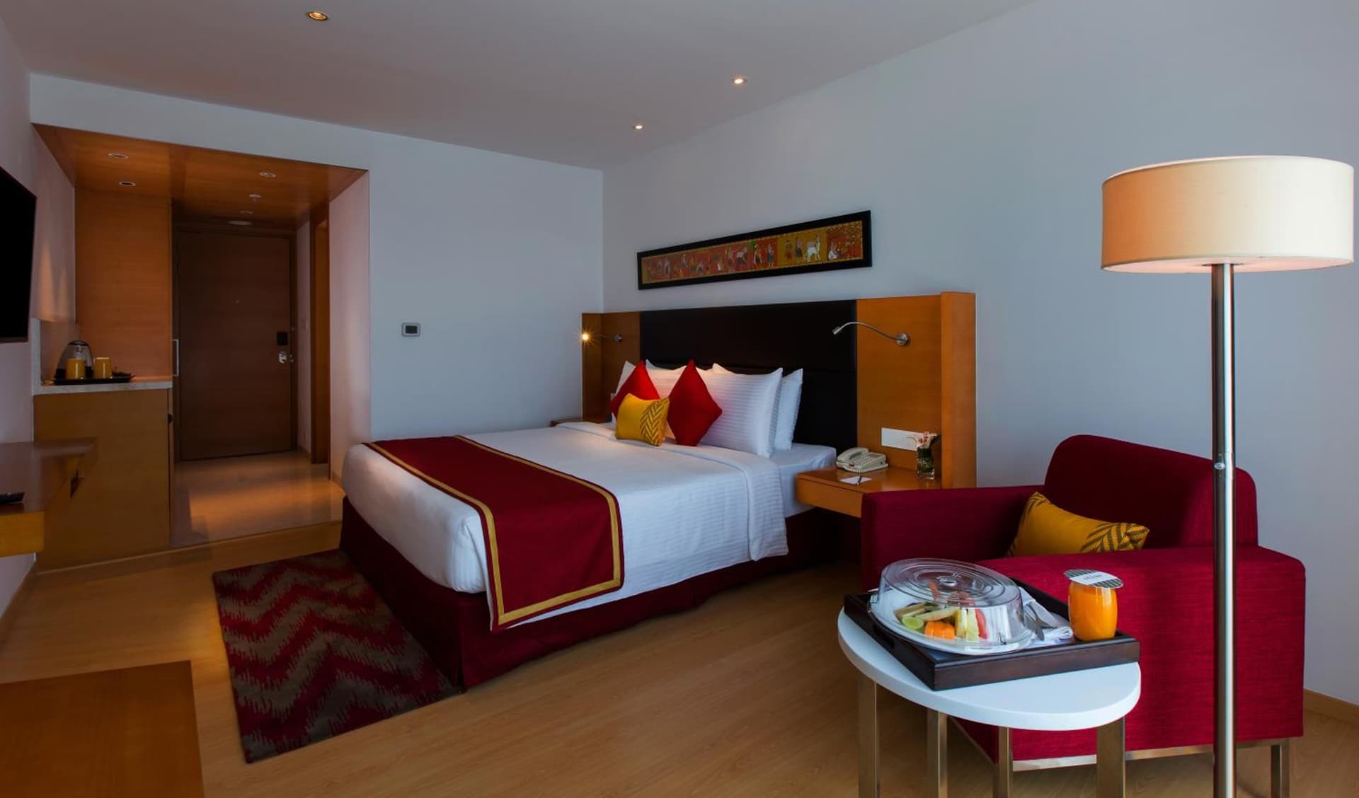 Superior Room with 1 Queen Bed City View & WiFi