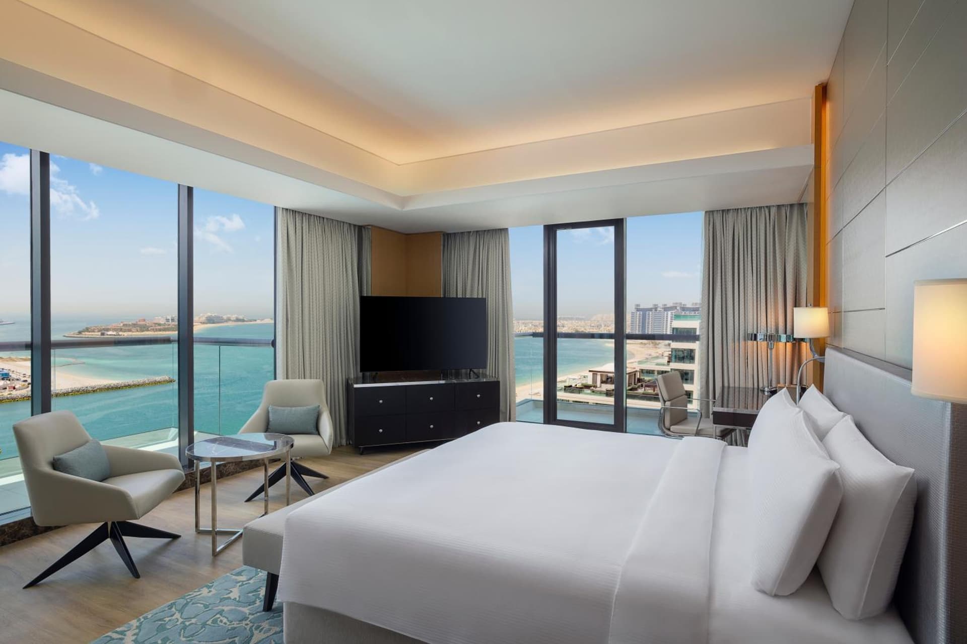Deluxe One Bedroom Suite Sea View Balconies