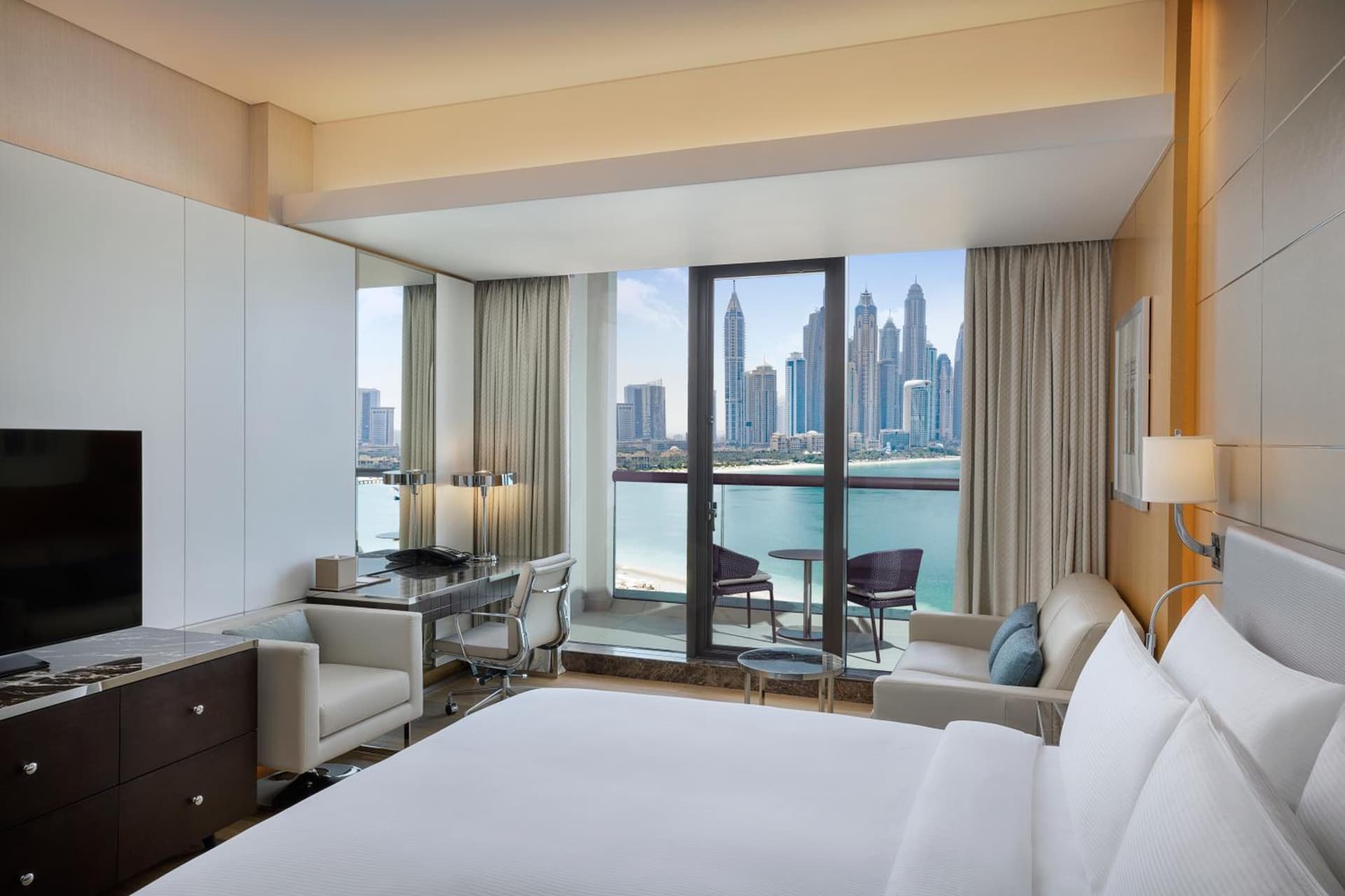 Deluxe King Sea View Balcony Room
