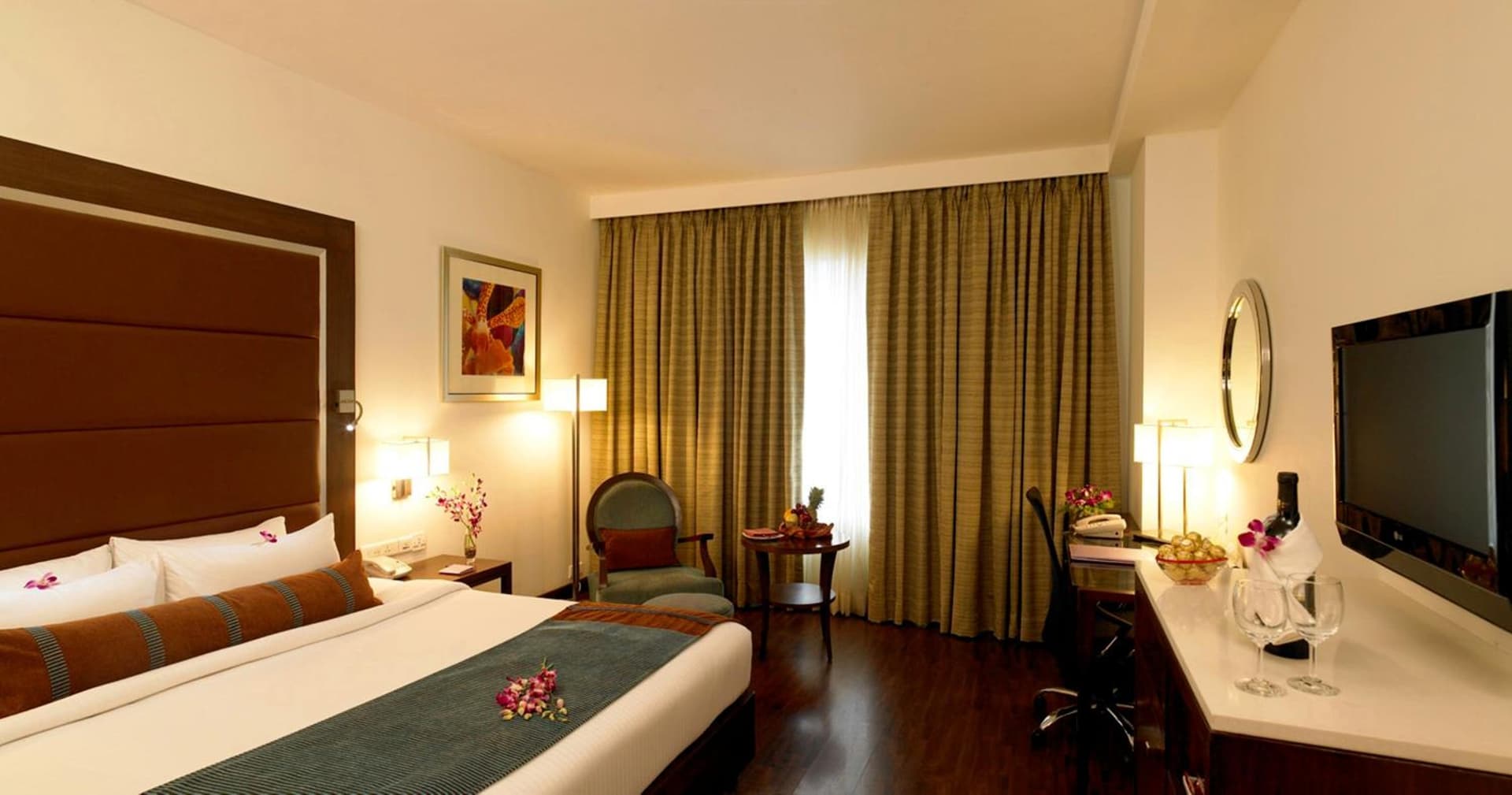 Club Room with Bathtub