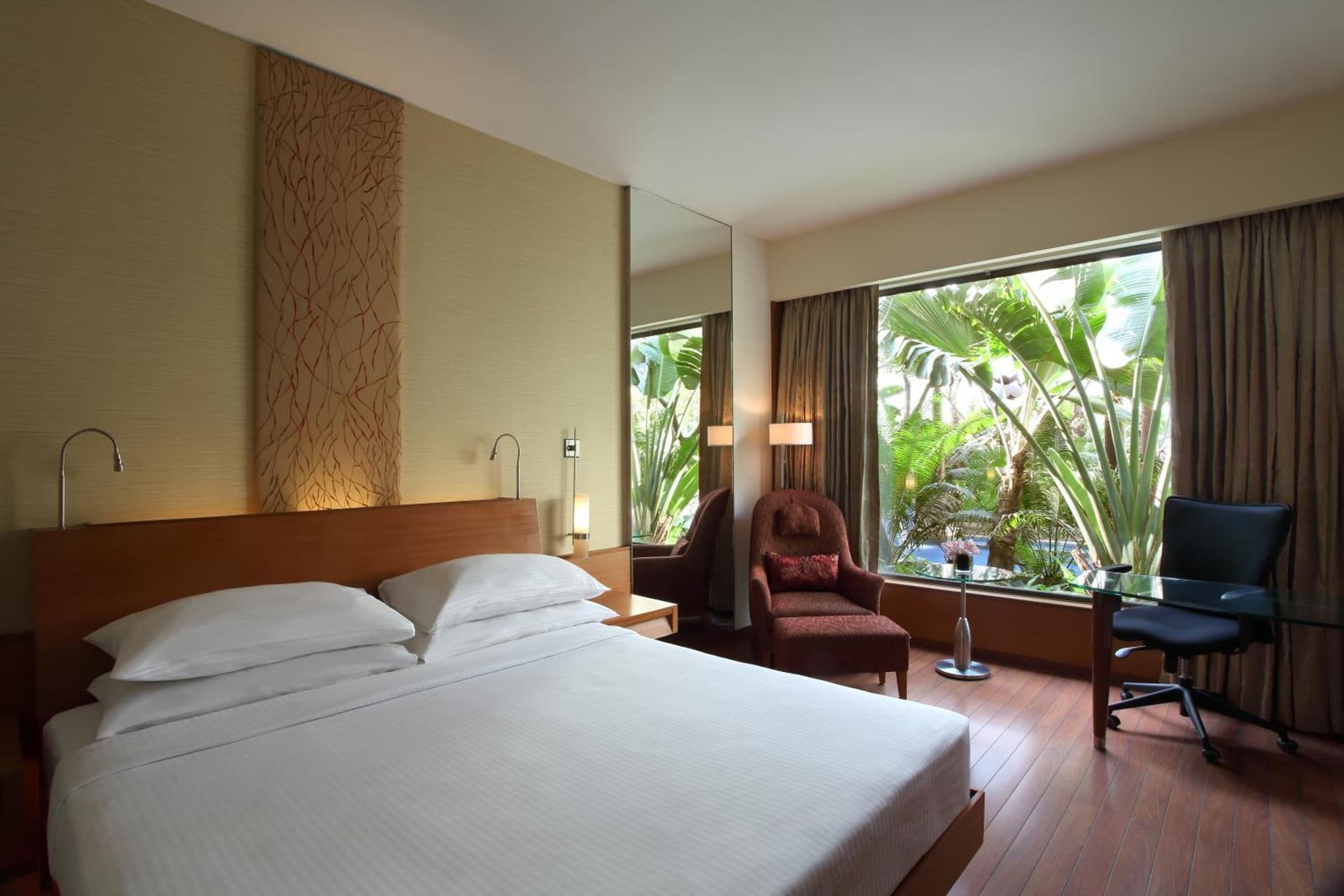 Club King Room