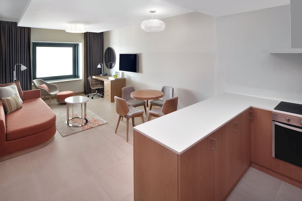King Premium City View with Kitchen