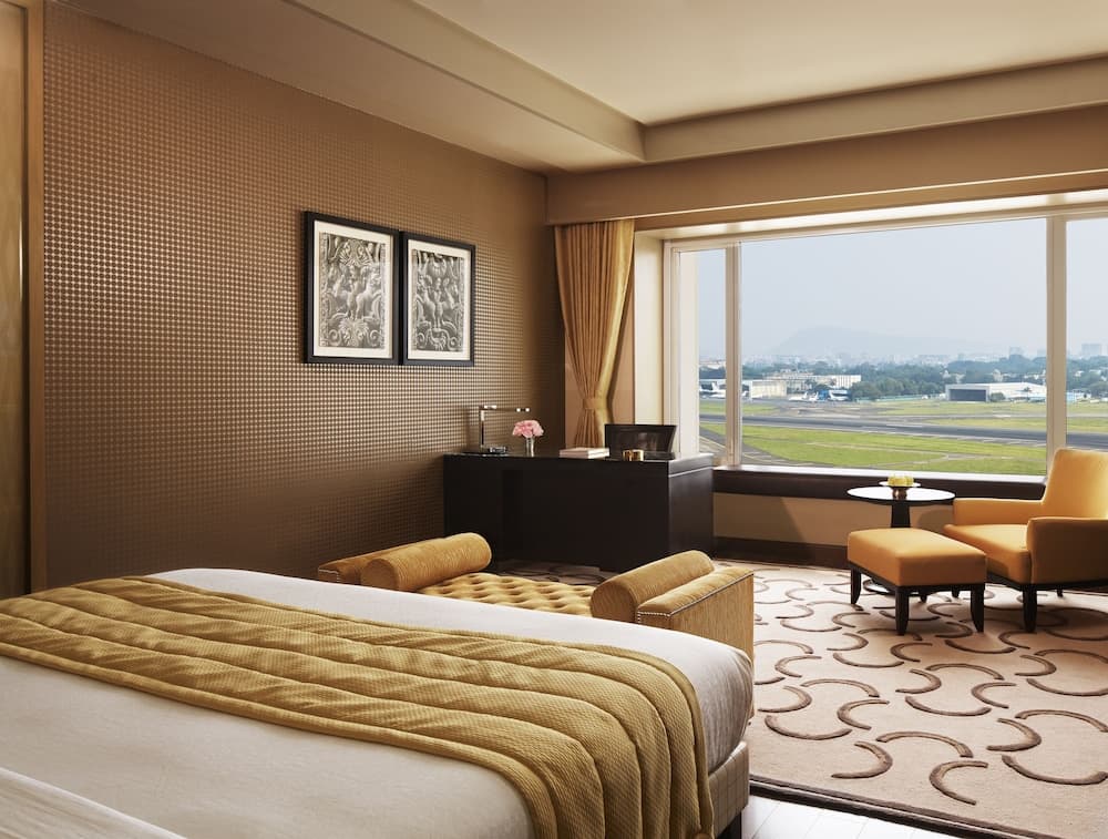 Luxury Room Facade View 1 King Bed