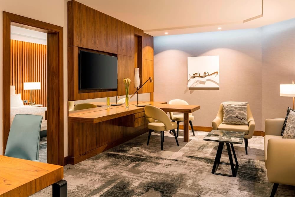 Suite Club with Views