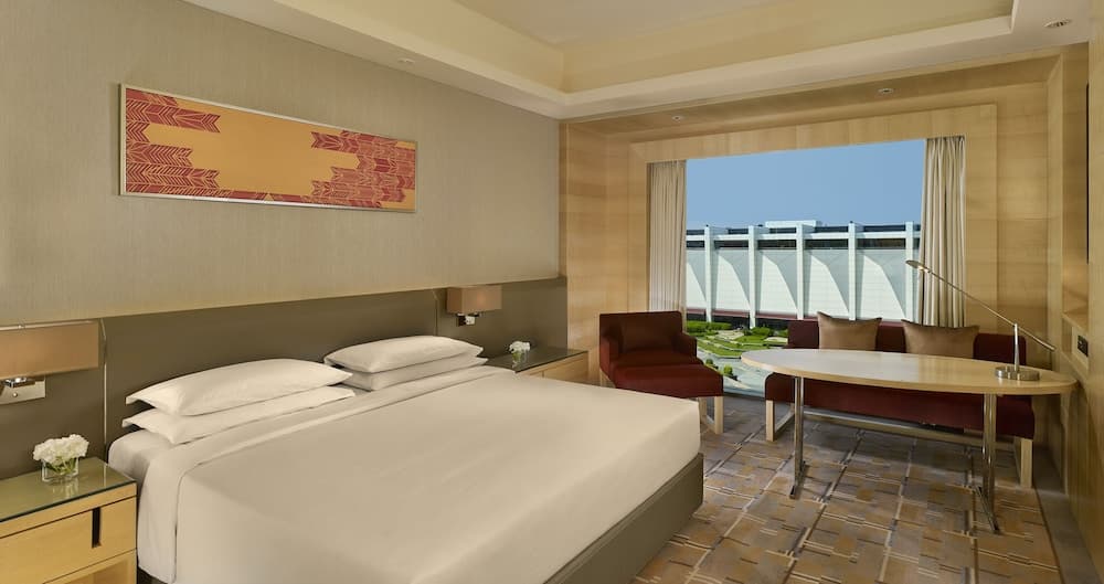 Club King Room