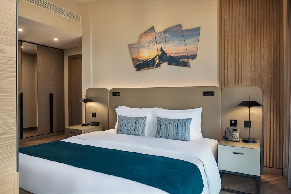 Double City View King Bed