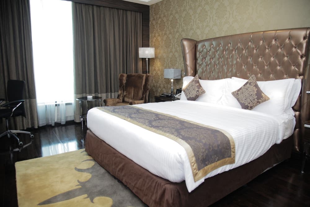 Business King Room
