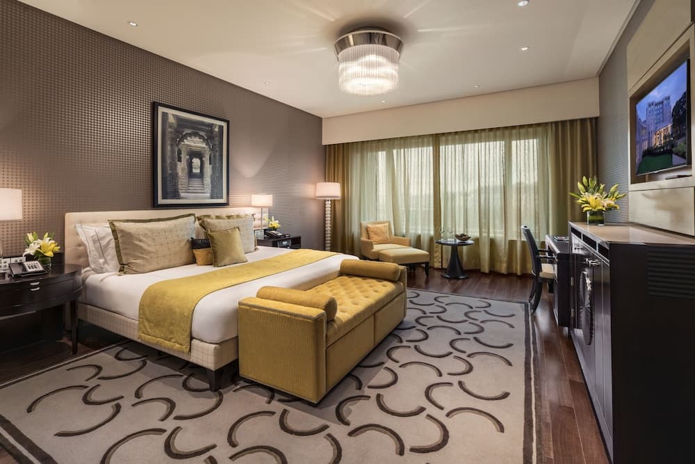 Luxury Room City View King Bed