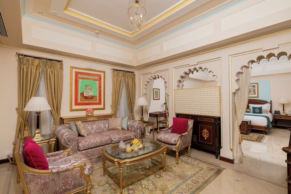 Deluxe Suite Courtyard View