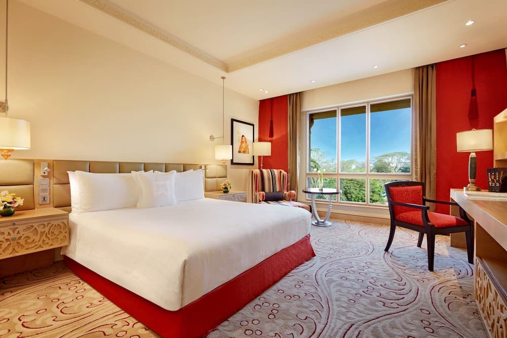 Executive Double Pool View Room