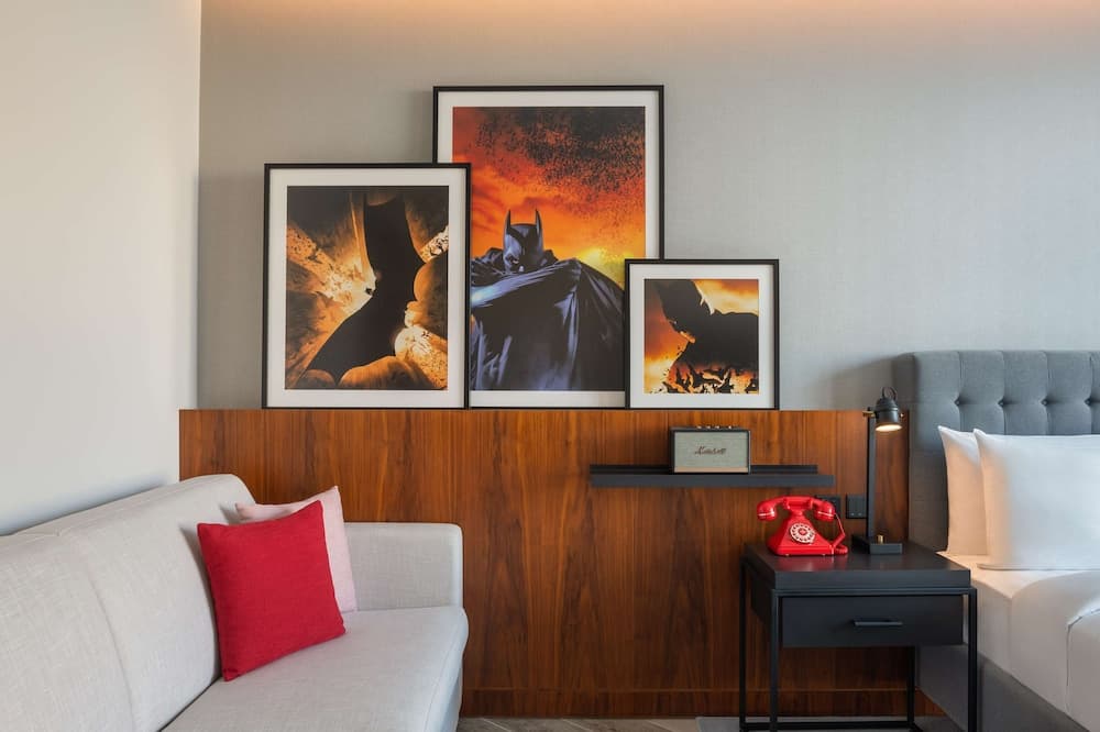 King Artist Room Theme Park Access